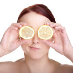 Por qué el limón mancha la piel